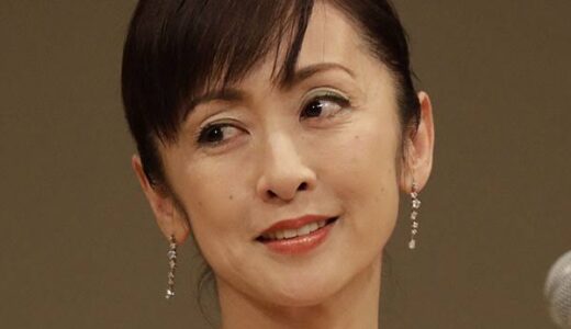 斉藤由貴の旦那・小井延安は宗教の最高幹部？宗教戒律が理由で結婚衣装を公表できなかった？